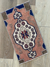 Small Vintage Turkish Rug (31)