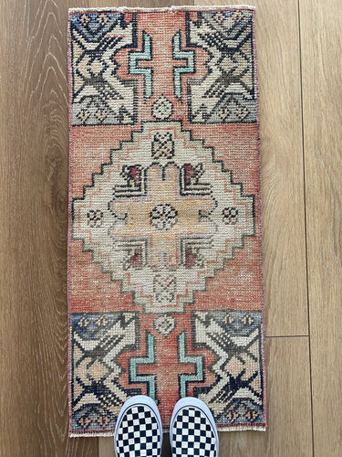 Small Vintage Turkish Rug (2)