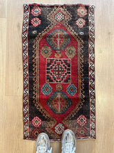 Small Vintage Turkish Rug (1)