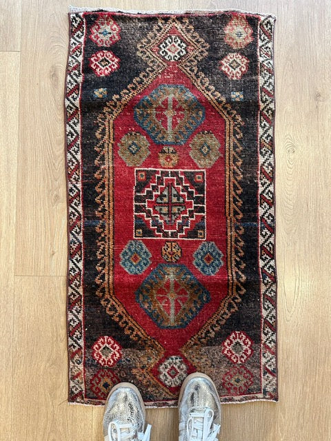 Small Vintage Turkish Rug (1)