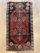 Small Vintage Turkish Rug (1)