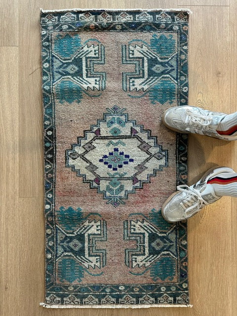 Small Vintage Turkish Rug (2)
