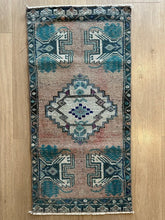 Small Vintage Turkish Rug (2)
