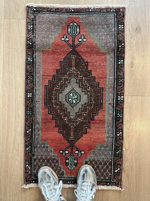 Small Vintage Turkish Rug (3)