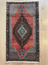 Small Vintage Turkish Rug (3)