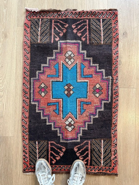 Small Vintage Turkish Rug (4)