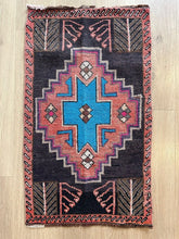 Small Vintage Turkish Rug (4)