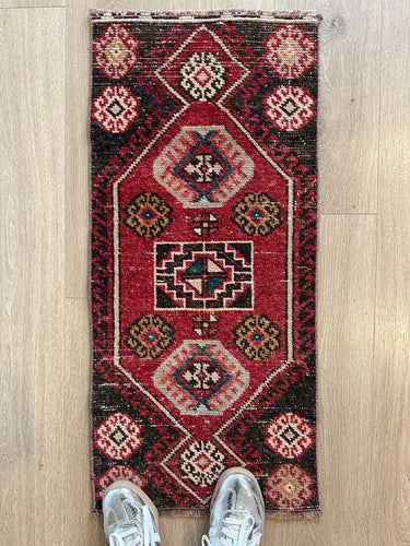 Small Vintage Turkish Rug (5)