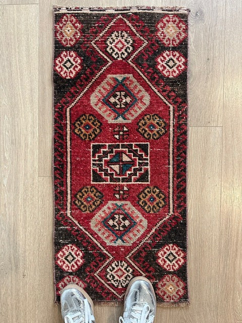 Small Vintage Turkish Rug (5)