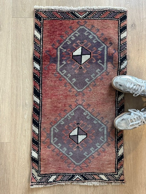 Small Vintage Turkish Rug (6)