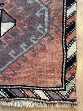 Small Vintage Turkish Rug (6)