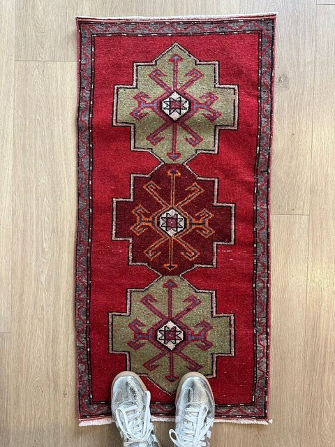 Small Vintage Turkish Rug (7)