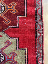 Small Vintage Turkish Rug (7)