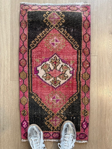 Small Vintage Turkish Rug (8)