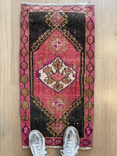 Small Vintage Turkish Rug (8)