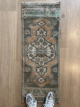 Small Vintage Turkish Rug (11)