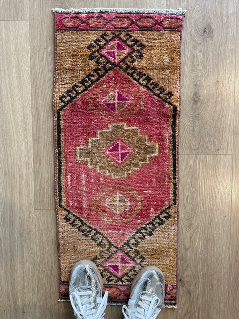Small Vintage Turkish Rug (12)