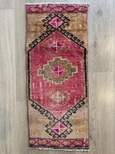 Small Vintage Turkish Rug (12)