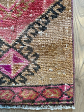 Small Vintage Turkish Rug (12)