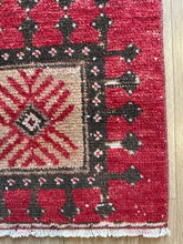 Small Vintage Turkish Rug (13)