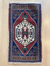 Small Vintage Turkish Rug (14)