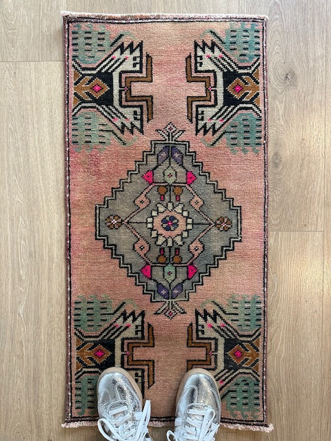 Small Vintage Turkish Rug (15)