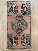 Small Vintage Turkish Rug (15)