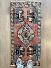 Small Vintage Turkish Rug (16)