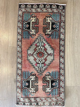 Small Vintage Turkish Rug (16)