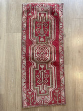 Small Vintage Turkish Rug (17)