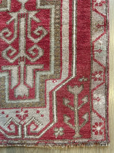 Small Vintage Turkish Rug (17)