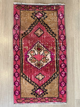 Small Vintage Turkish Rug (19)