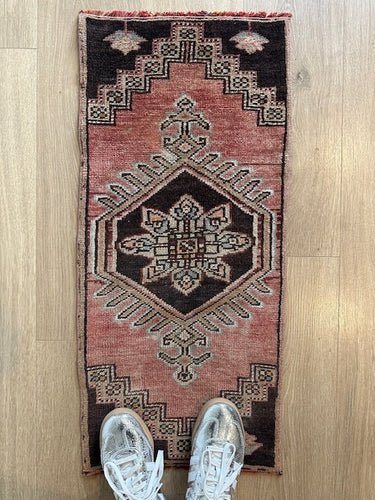 Small Vintage Turkish Rug (20)