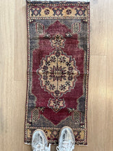 Small Vintage Turkish Rug (22)
