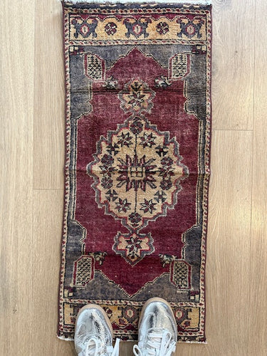 Small Vintage Turkish Rug (22)