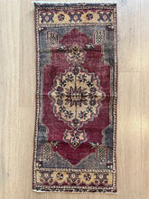 Small Vintage Turkish Rug (22)
