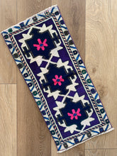 Small Vintage Turkish Rug (18)