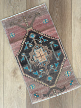 Small Vintage Turkish Rug (10)